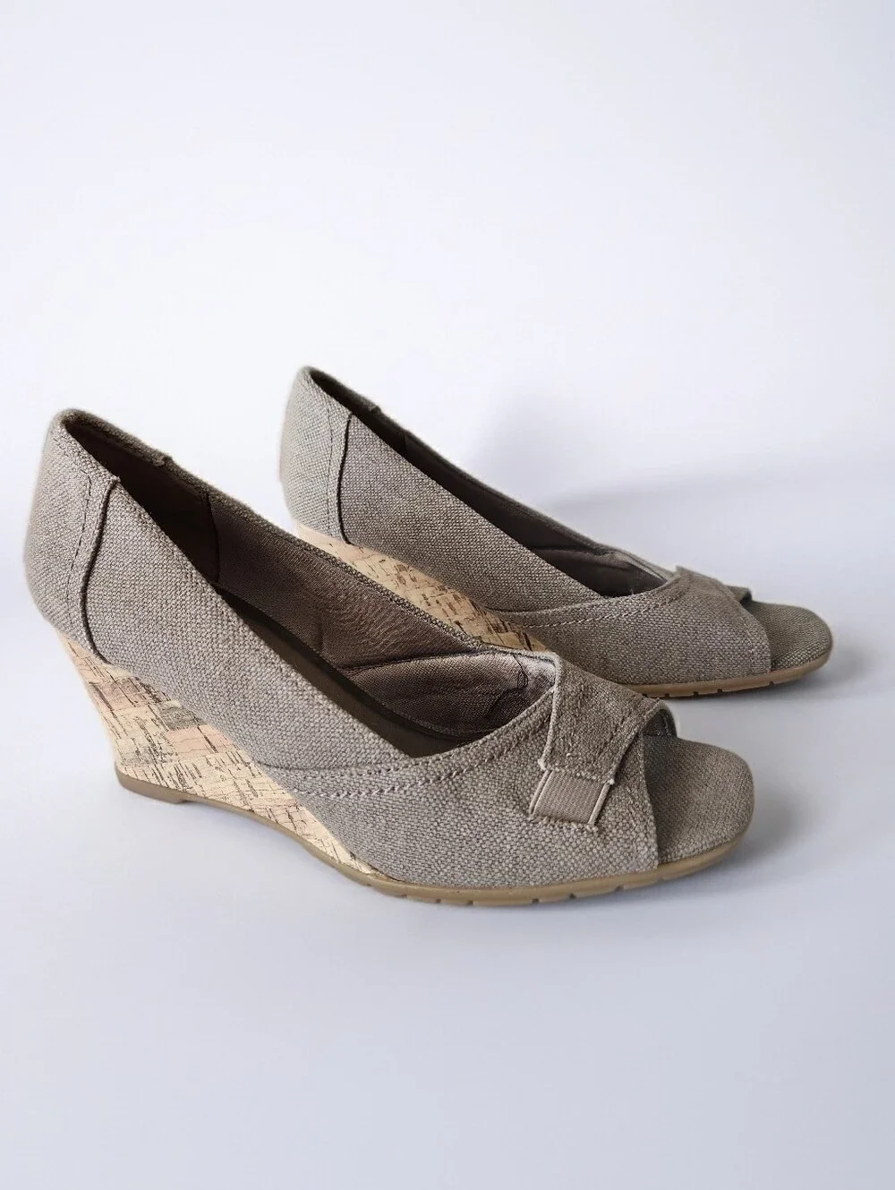 Life Stride Promote Beige Canvas Wedge Shoes with Memory Foam Size 9M